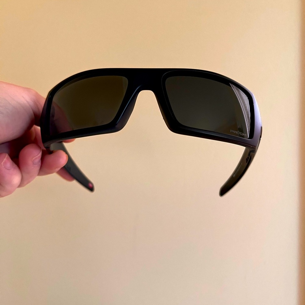 Brand new in box!  Black American flag Oakley’s!!  Perfect Father’s Day gift!!
